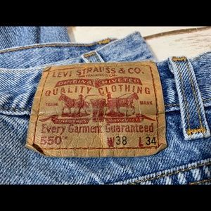 Levis 550 38x33 relaxed fit tapered men’s jeans slightly distressed 5006